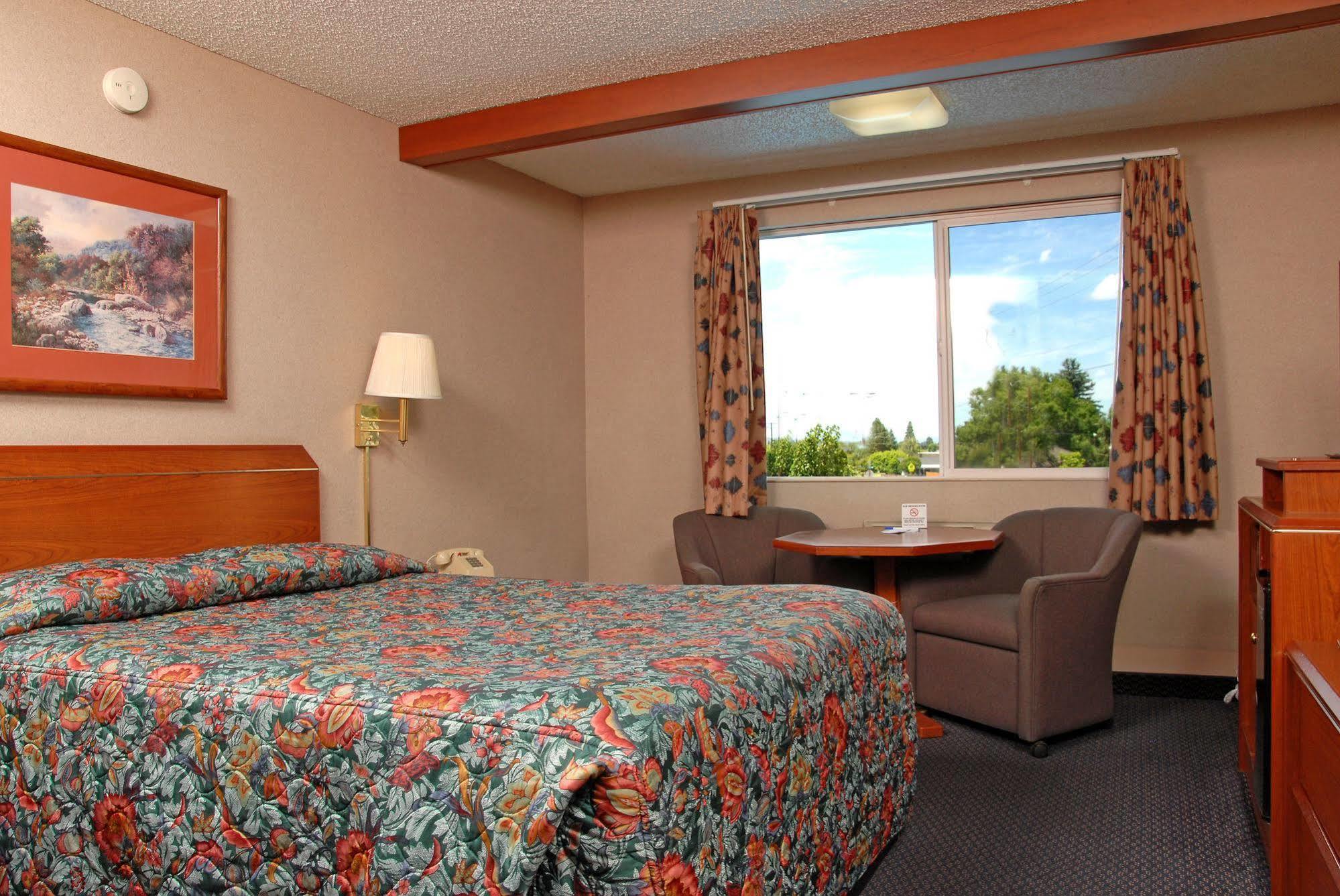 Redmond Inn Bagian luar foto